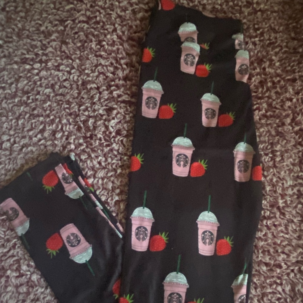 One size strawberry frappe leggings